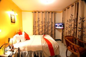 Crest Safari Lodge Bed and Breakfast