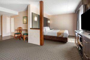 King Suite with Spa Bath room in Quality Inn Montgomeryville-Philadelphia