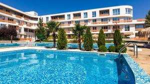 Las Brisas Garden Apartment