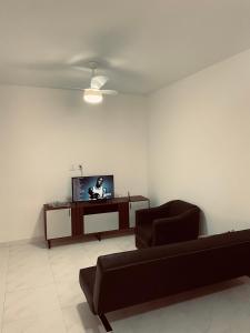 Pitangueiras 2, dois dormitórios, piscina climatizada , 100 m da praia, duas vagas de garagem, completo