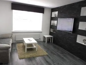 Beautiful 3 bedroom home with large garden 35 mins to Glasgow & Edinburgh - Kirk of Shotts