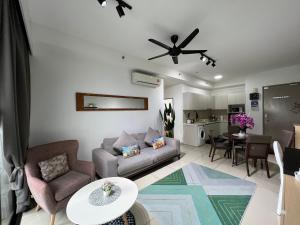 DGunduls Homestay Family Suite 2R 2B by DGH I-CITY