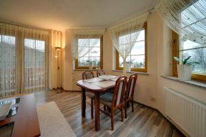 Nowoczesne Apartamenty Sun Seasons 24 w Karpaczu z Parkingiem by Noclegi Renters