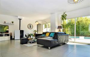 Maisons de vacances Beautiful Home In Meyreuil With Kitchen : photos des chambres