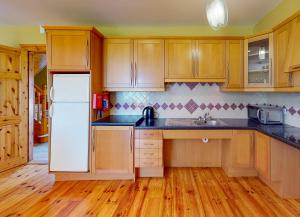 Dingle Courtyard Cottages 4 Bed Sleeps 8