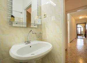 Apartments with a parking space Stinjan, Pula - 2279