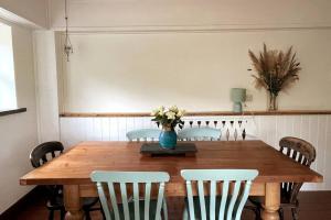 Cosy Cottage in Wild Countryside by Llys-y-Fran