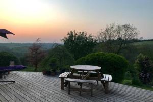 Cosy Cottage in Wild Countryside by Llys-y-Fran