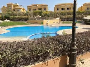 Lovely 3-Bedroom Rental Unit with Pool - `Ezbet Lambo