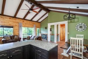 Serenity View- FirePit, Game Room, Community Pools