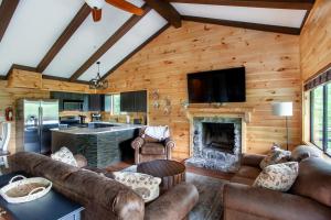 Serenity View- FirePit, Game Room, Community Pools