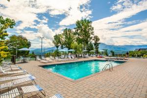 Serenity View- FirePit, Game Room, Community Pools