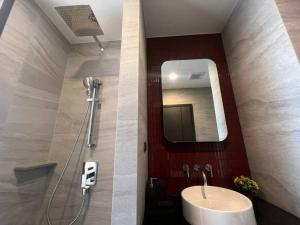 Downtown Chic Condo Rooftop Pool #EN797