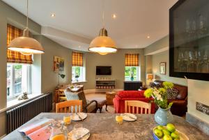 Finest Retreats - The Old Post Office Apartment 2