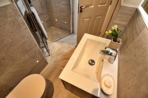 Finest Retreats - The Old Post Office Apartment 2