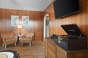 The Beverly on Buena Lake