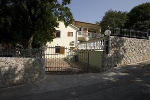 Apartments with a parking space Povile, Novi Vinodolski - 2398 