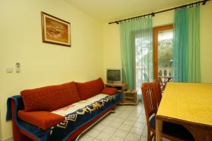 One-Bedroom Apartment with Terrace room in Apartments with a parking space Povile Novi Vinodolski - 2398
