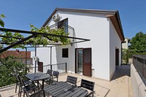 Apartments and rooms with parking space Selce, Crikvenica - 2362 