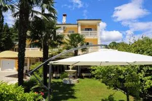 Apartments and rooms with parking space Lovran, Opatija - 2332 - Dobreć