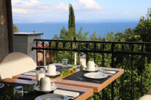 Apartments and rooms with parking space Lovran Opatija 2332
