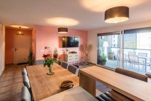 Appartements Spacious apartment with terrace and parking close to all amenities : photos des chambres