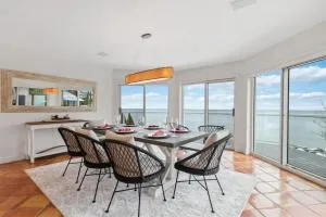 Waterfront Cottage on Georgian Bay w Hot Tub - Kemble