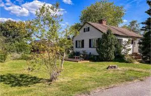 2 Bedroom Awesome Home In Rörvik - Rörvik