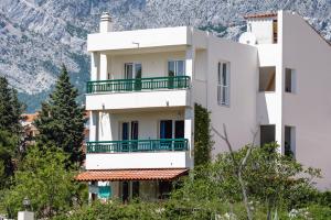 Apartments by the sea Promajna, Makarska - 2642