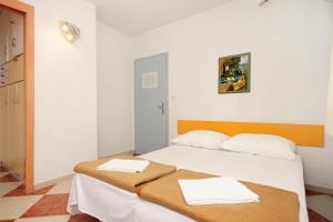 Apartments by the sea Promajna, Makarska - 2674