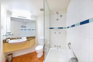 Bright Side Resort Living with Pool on Esplanade