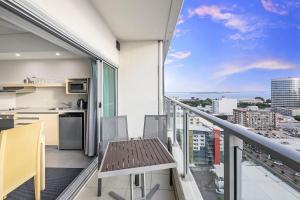 18th in the Clouds CBD Resort Living with Pool