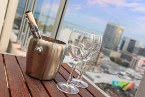 18th in the Clouds CBD Resort Living with Pool