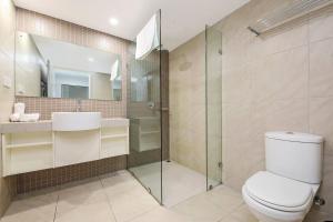 18th in the Clouds CBD Resort Living with Pool