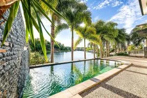 Luxe Bayview Oasis with Dream Waterfront Pool - Berrimah