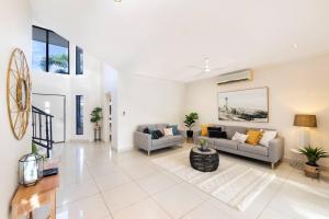 Luxe Bayview Oasis with Dream Waterfront Pool