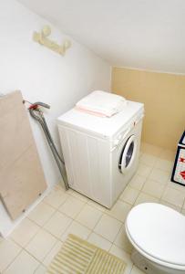 Apartments with parking space Novi Vinodolski - 2423