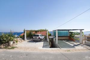 Apartments by the sea Milna, Vis - 2461