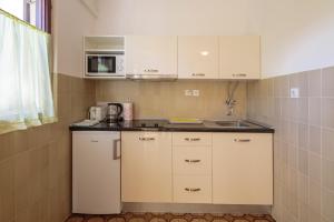 Apartments with WiFi Komiza, Vis - 2420