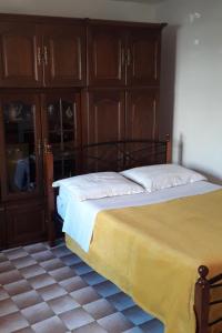 Apartments with parking space Vis - 2436