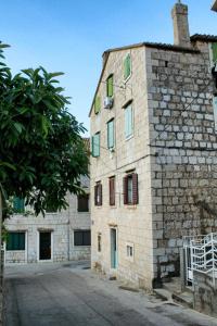 Apartments by the sea Komiza, Vis - 2429