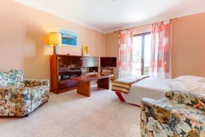One-Bedroom Apartment with Terrace and Sea View room in Apartments by the sea Mali Losinj (Losinj) - 2489