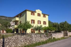 Apartments and rooms with parking space Nerezine, Losinj - 2506 