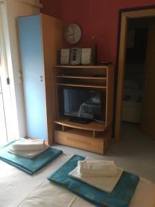 Apartments by the sea Promajna, Makarska - 2673