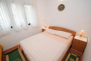 One-Bedroom Apartment with Terrace room in Apartments by the sea Zaostrog Makarska - 2663