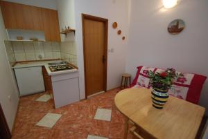 Apartments by the sea Zaostrog, Makarska - 2663