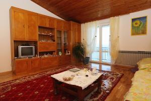 Two-Bedroom Apartment with Terrace and Sea View room in Apartments by the sea Drasnice Makarska - 2644