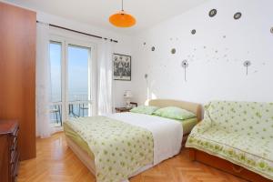 Three-Bedroom Apartment with Terrace and Sea View room in Apartments by the sea Drasnice Makarska - 2644
