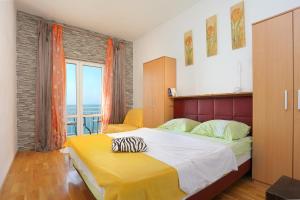 Two-Bedroom Apartment with Balcony and Sea View room in Apartments by the sea Drasnice Makarska - 2644