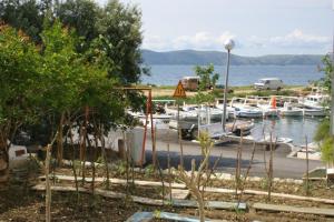 Apartments by the sea Igrane, Makarska - 2679